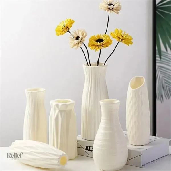 Vase décoratif blanc, design minimaliste, hauteur 22 cm