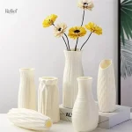 Style nordique : vase minimaliste blanc pour embellir votre intérieur
