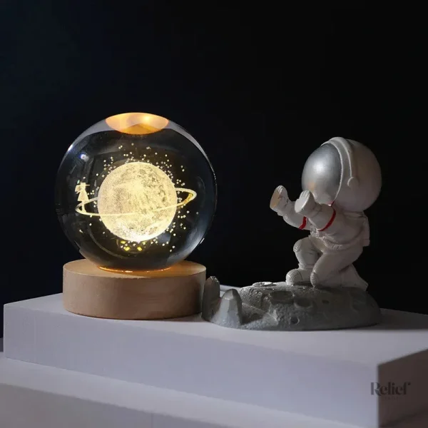 Sculpture moderne en cristal avec lumière