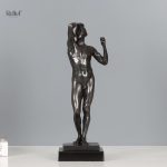Statue en bronze représentant une figure masculine