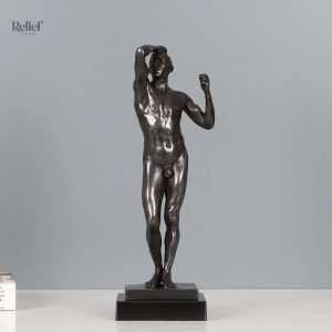 Statue en bronze représentant une figure masculine