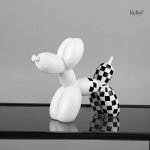 Chien en ballon, statue damier pour amateurs d'art