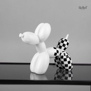 Chien en ballon, statue damier pour amateurs d'art