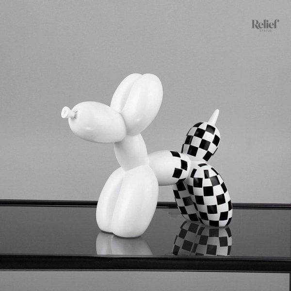 Chien en ballon, statue damier pour amateurs d'art