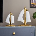 Statue moderne en forme de bateau pour maison