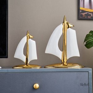 Statue moderne en forme de bateau pour maison