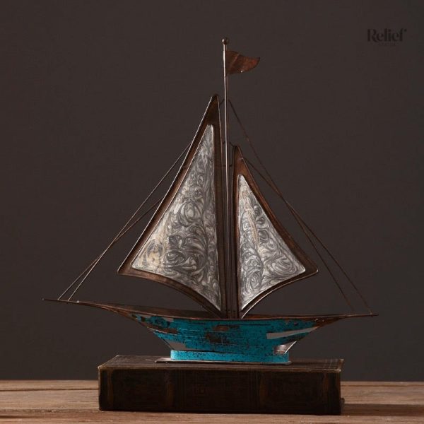 Décoration intérieure : sculpture bateau en métal design