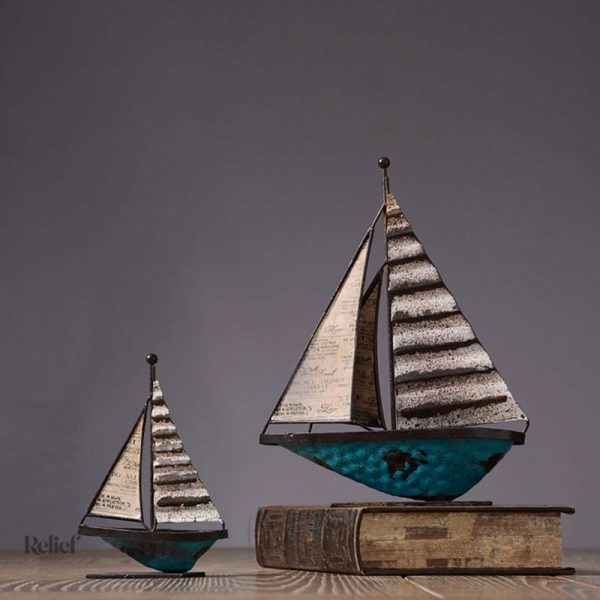 Objet d'art contemporain : sculpture de bateau décoratif