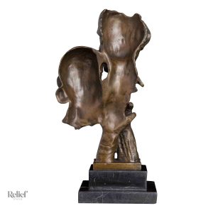 Statue en bronze représentant un couple élégant