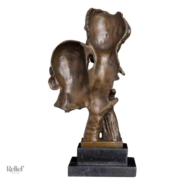 Statue en bronze représentant un couple élégant