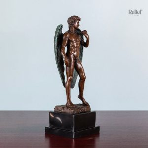 Sculpture en bronze représentant David de Michel-Ange