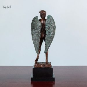 Figure emblématique de David en bronze de 39 cm
