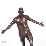 Sculpture sportive en bronze, hommage à Messi