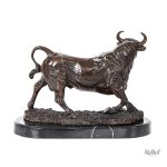 Détails de la sculpture en bronze Taureau, hauteur 28 cm