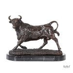 Sculpture artistique taureau en bronze, taille 28 cm