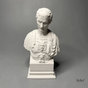 Sculpture en buste représentant César en résine