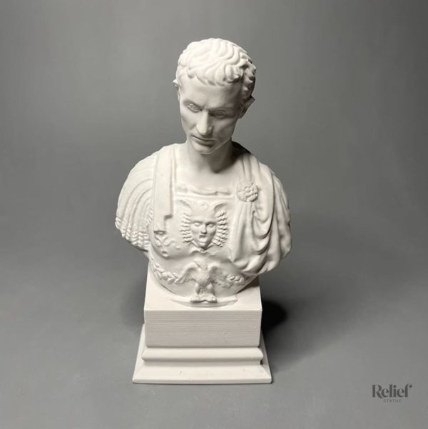 Sculpture en buste représentant César en résine