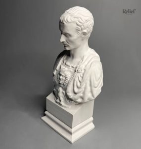 Statue en buste de César, style classique