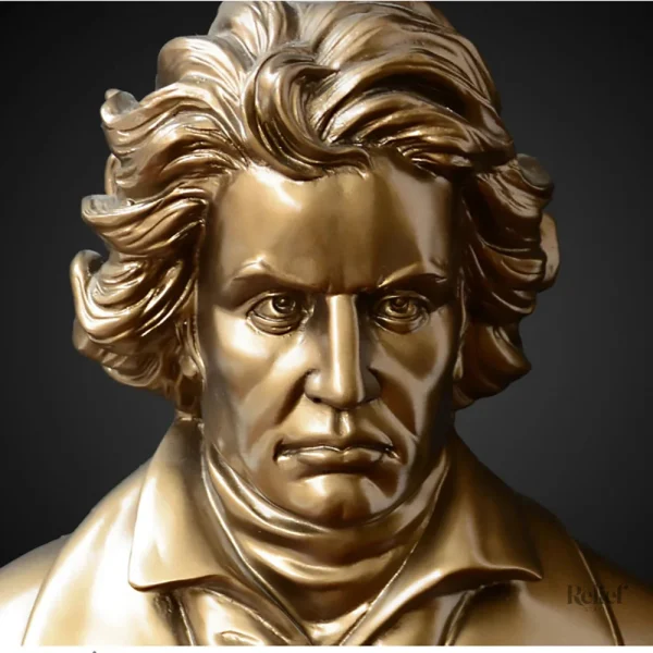 Figurine dorée de Beethoven, pièce d'art unique