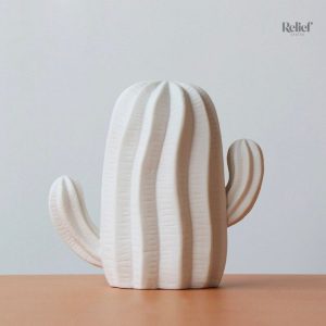Cactus décoratif, sculpture blanche pour un style épuré