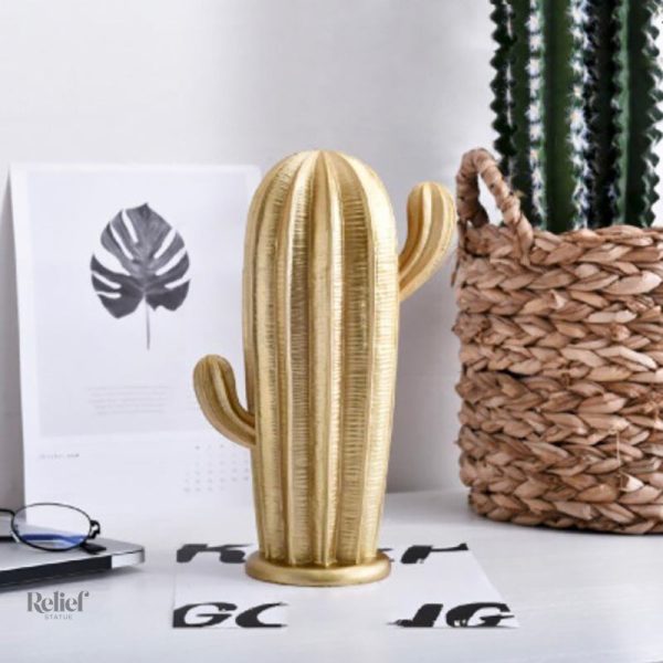 Cactus haut en couleur pour décoration intérieure