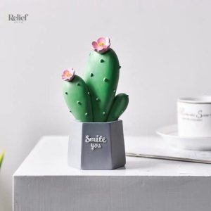 Statue cactus contemporaine décorative en résine