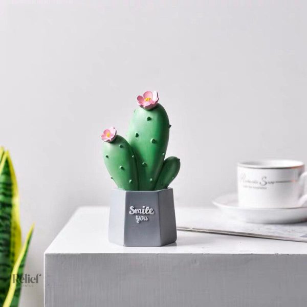 Design moderne cactus en résine pour intérieur élégant