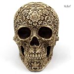 Calavera en céramique colorée à motifs traditionnels