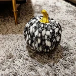 Accessoire décoratif citrouille, design artistique moderne