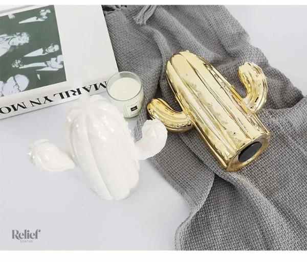 Cactus en céramique blanche et dorée, style moderne