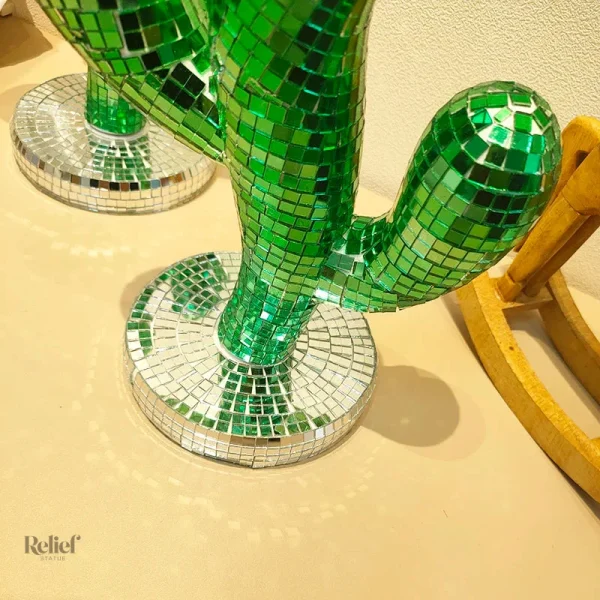 Cactus à feuilles brillantes, 25 cm, style rétro