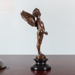 Statue de Cupidon en bronze, ajout élégant à votre foyer