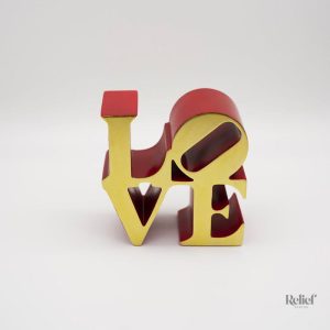 Élégante statue couple 'LOVE' pour décoration romantique