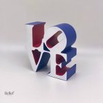 Objet de décoration 'LOVE' symbolisant l'affection