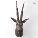 Élégante sculpture murale d'antilope pour déco personnelle