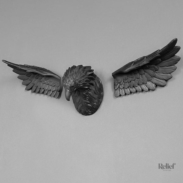 Sculpture murale stylisée représentant un aigle