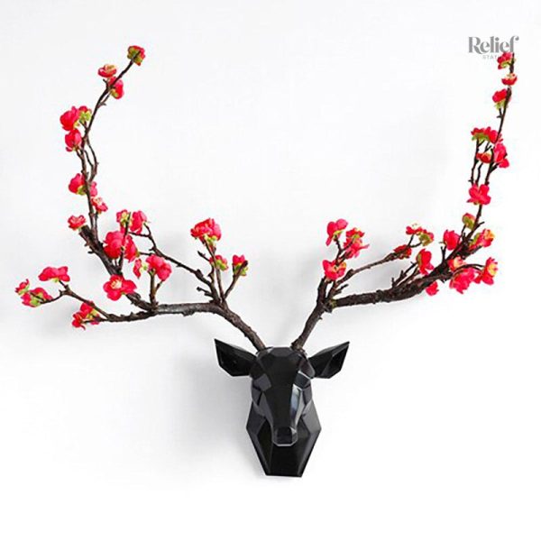 Sculpture murale décorative représentant un cerf