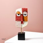 Visage stylisé en sculpture moderne pour l'art contemporain