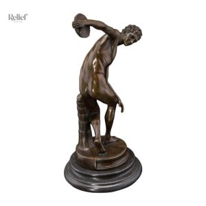 Sculpture de 33 cm en bronze, illustrant le mouvement du discobole