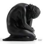 Sculpture féminine en position d'Ève, 11 cm de hauteur