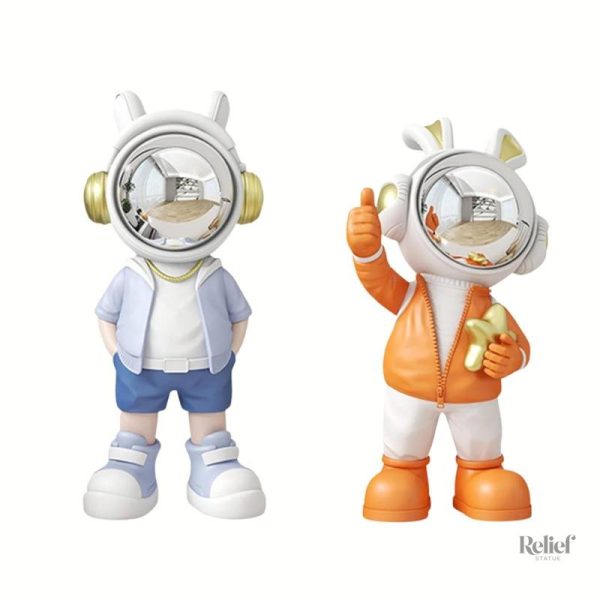 Sculpture d'astronaute moderne en résine stylisée