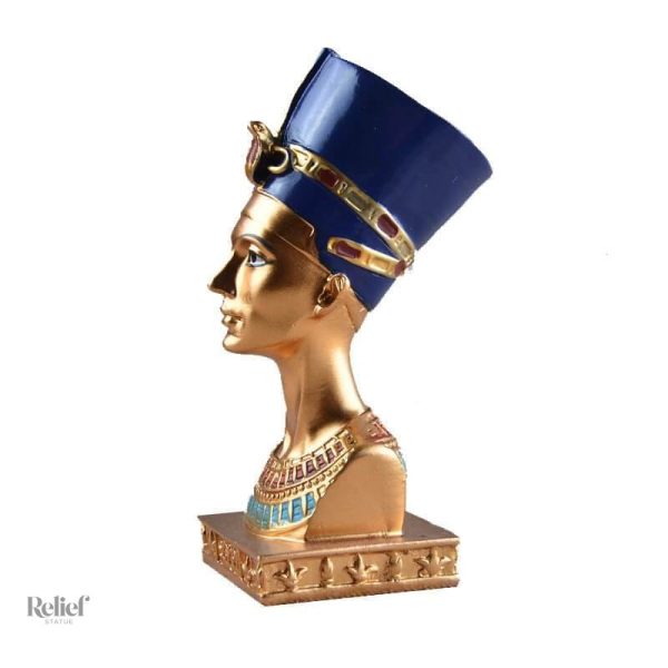 Statue égyptienne représentant la célèbre reine Néfertiti