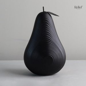 Sculpture en résine représentant des fruits modernes