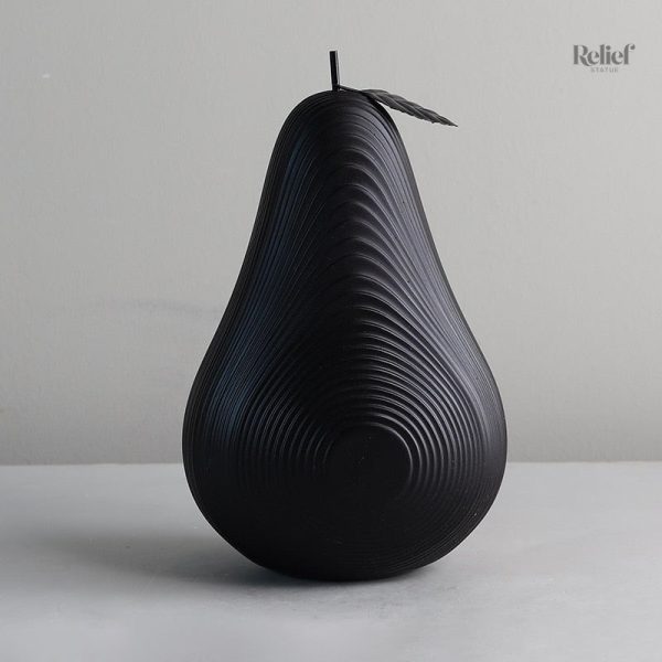 Sculpture en résine représentant des fruits modernes