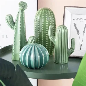 Statue de cactus en céramique au design contemporain