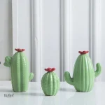 Cactus décoratif moderne en vert, jaune et bleu