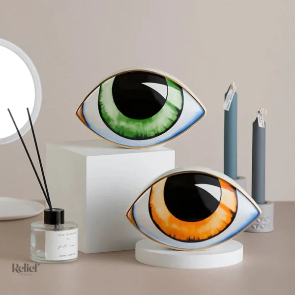 Oeil sculpté de 11 cm, œuvre d'art décorative