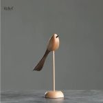 Statue scandinave en bois, oiseau au design épuré