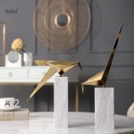 Oiseau décoratif en papier plié, art contemporain