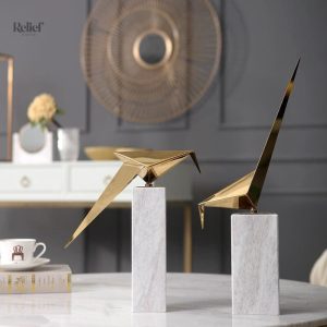 Oiseau décoratif en papier plié, art contemporain